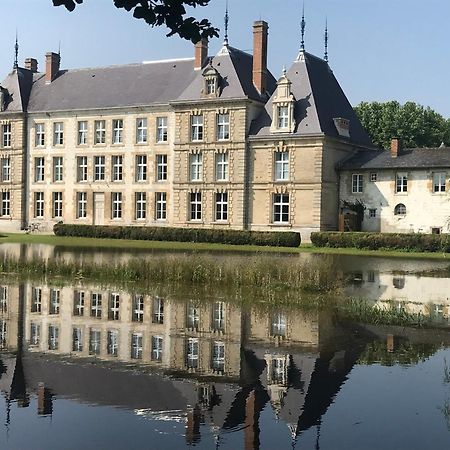 Chateau De Vitry-La-Ville Exterior photo